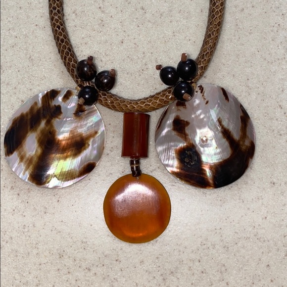 Tribal Seashell Resin Leather Necklace Set - Picture 3 of 7